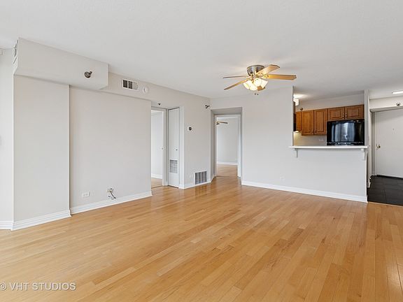 4th image of 1309 N Wells St APT 708