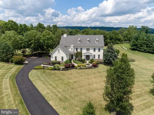 1 Windy Hollow Rd, New Hope, PA 18938