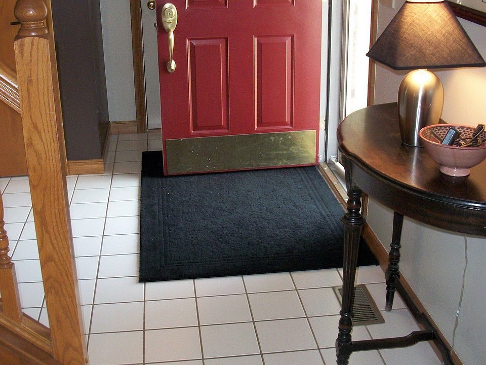 Spacious Entry