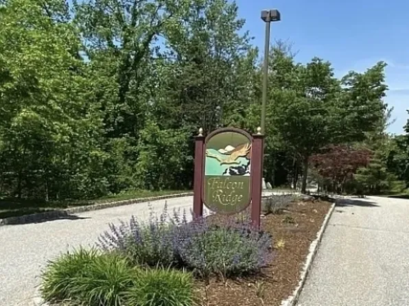 136 Falcon Ridge Way #6, Hamburg Boro, NJ 07419