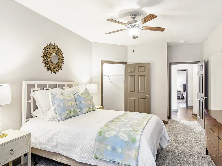 Wellington Grande Apartment Homes — Photo 7