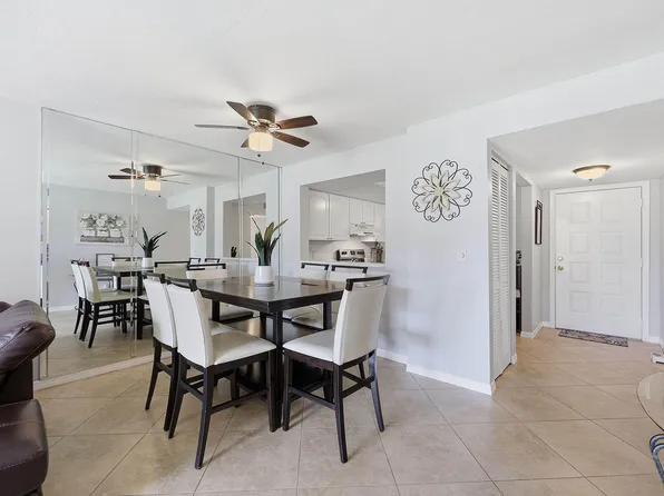 1075 Foxfire Ln APT 103, Naples, FL 34104