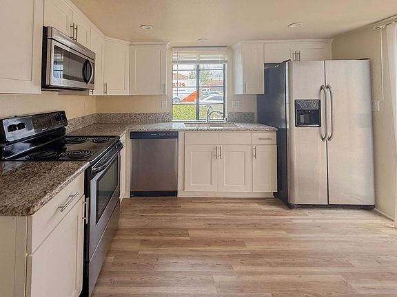 3rd image of 971 Loring St APT 1