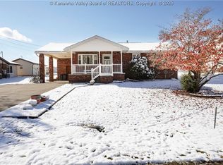 305 Fir St, Eleanor, WV 25070