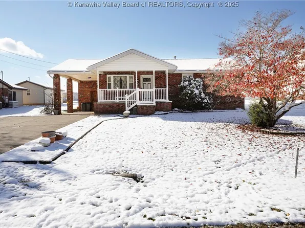 305 Fir St, Eleanor, WV 25070