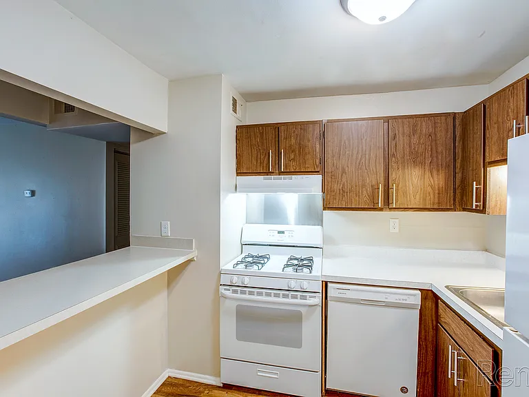 Ravine Woods Apartments — Photo 16