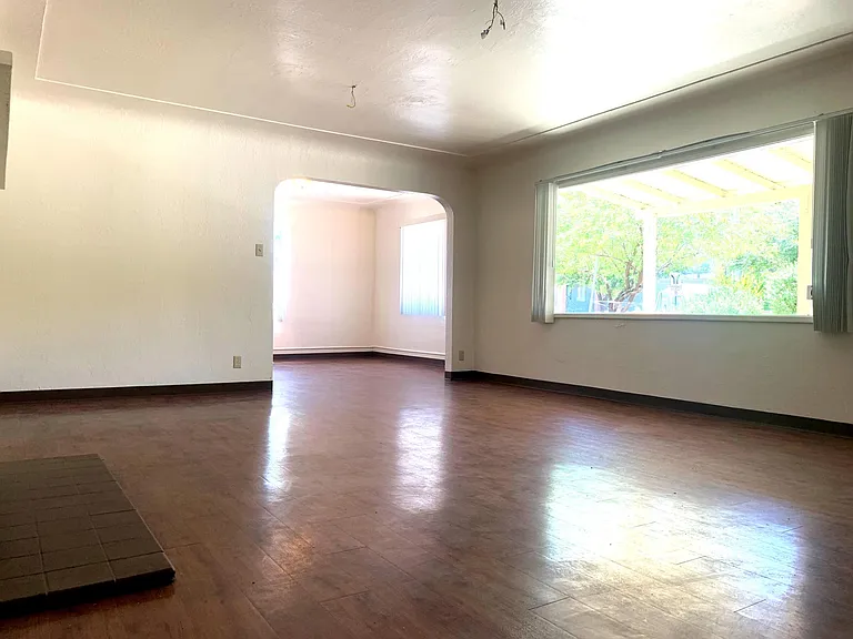 Spacious living room