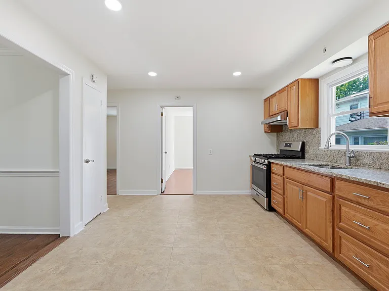 322 Broughton Ave #1 — Photo 12