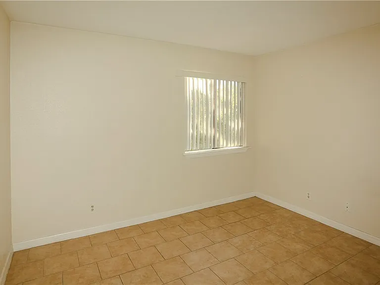 2835 Winkler Ave #216 — Photo 8