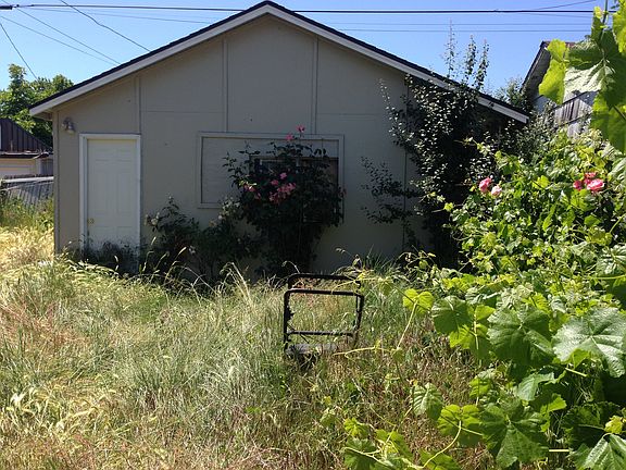 5th image of 955 Kalmia St