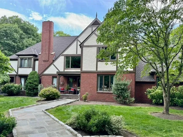 190 Adirondack Dr, East Greenwich, RI 02818