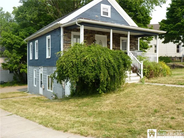84 Cleveland Ave, Fredonia, NY 14063