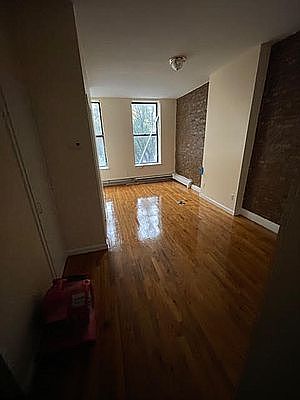 3rd image of 51 Bruckner Blvd APT 2A