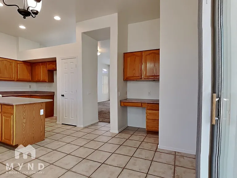 4528 E Rowel Rd — Photo 8