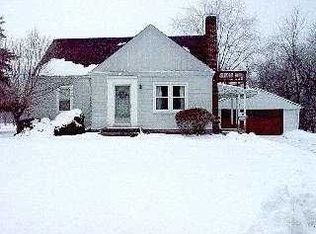 1008 Schmidlin Rd, Oregon, OH 43616