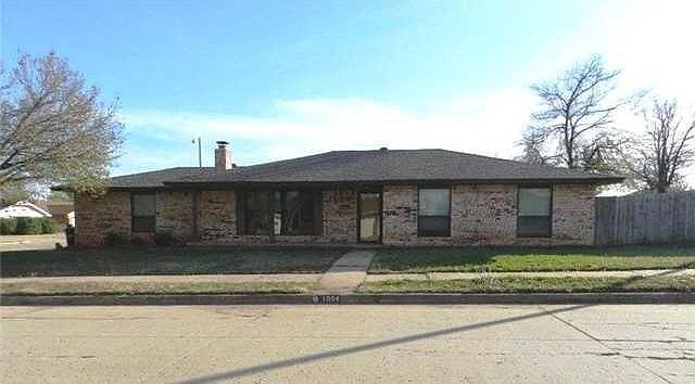 1st image of 1004 E Hills Dr