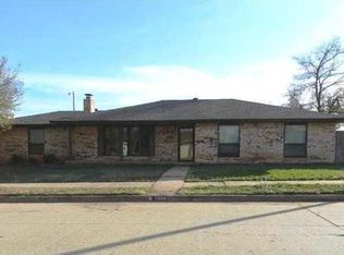 1004 E Hills Dr, Moore, OK 73160