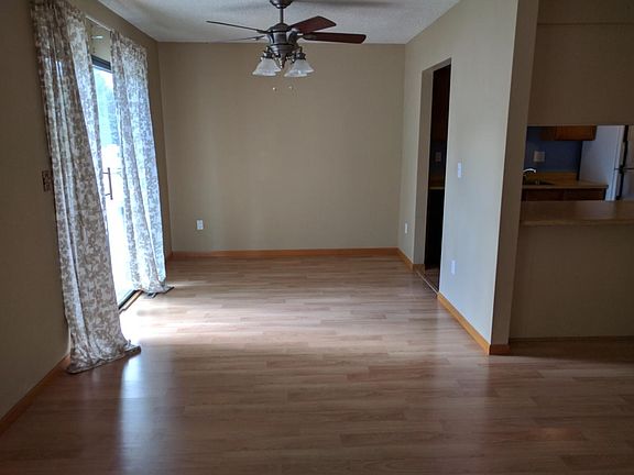 Dining area with ceiling fan