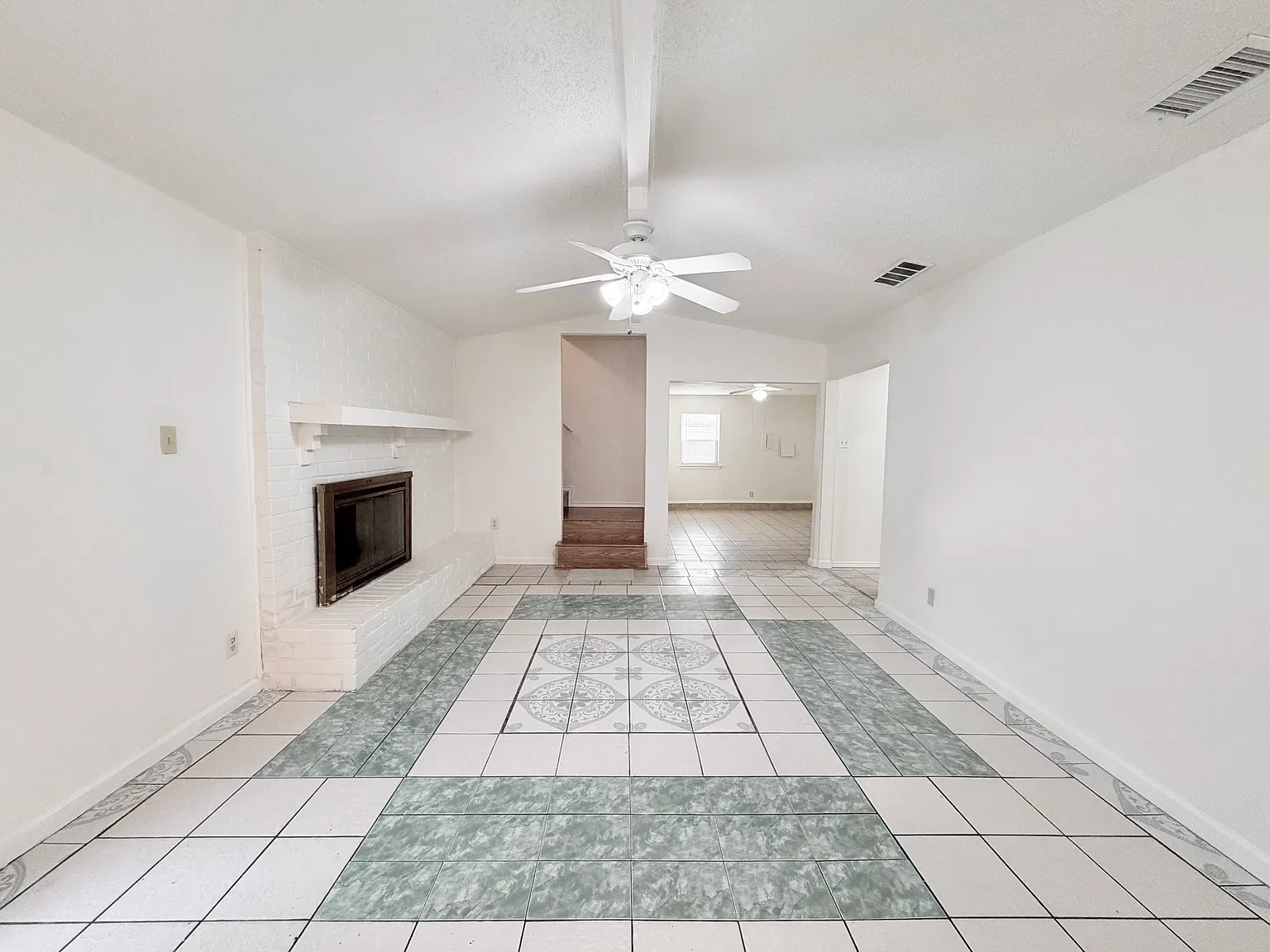 4 bed, 2186 sqft, $2,149 — Photo 4
