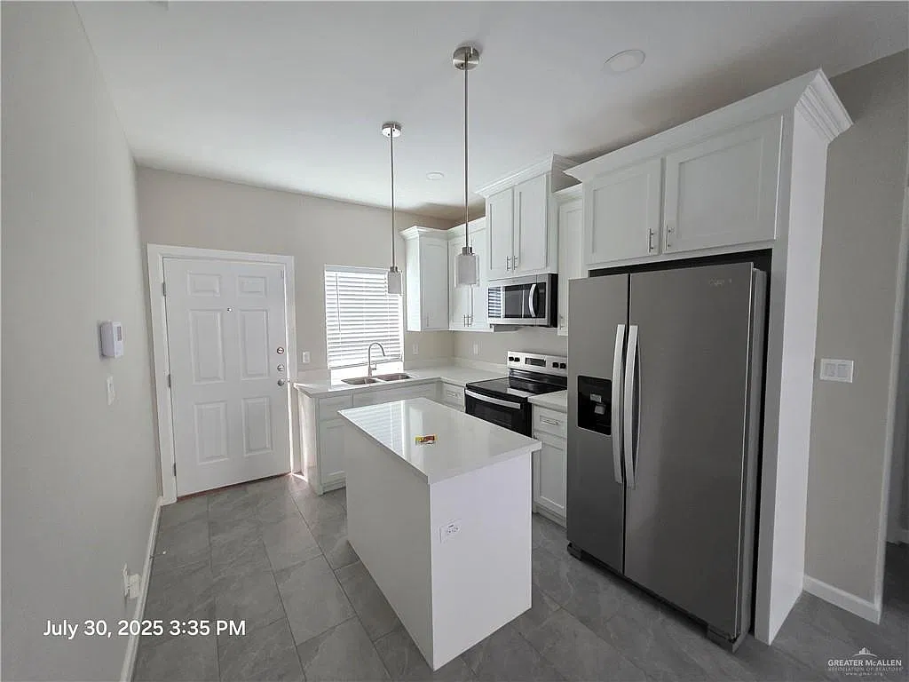 2512 E Israel Ave — Photo 2