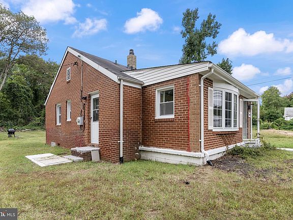3rd image of 2555 Marshall Hall Rd