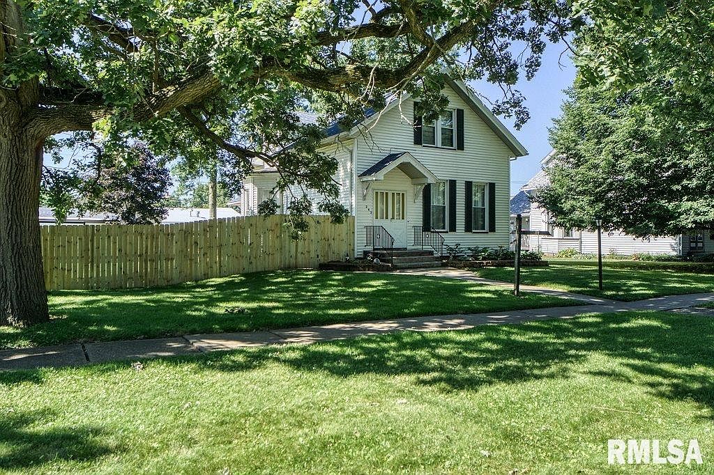 243 E Otis St, Walcott, IA 52773 Zillow