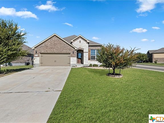 3rd image of 829 Old World Dr