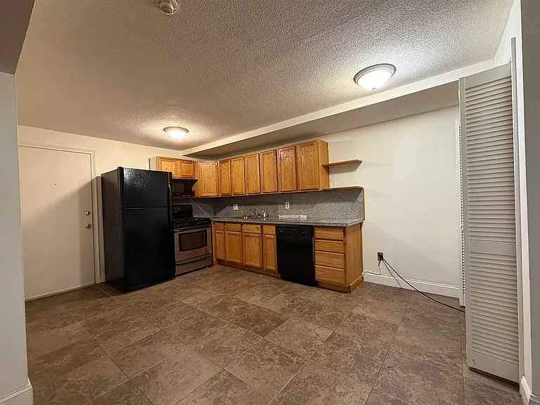 12 Tiffany Rd #3 — Photo 3