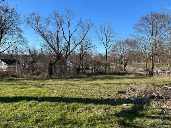 63 Bellevue St, Pontiac, MI 48342