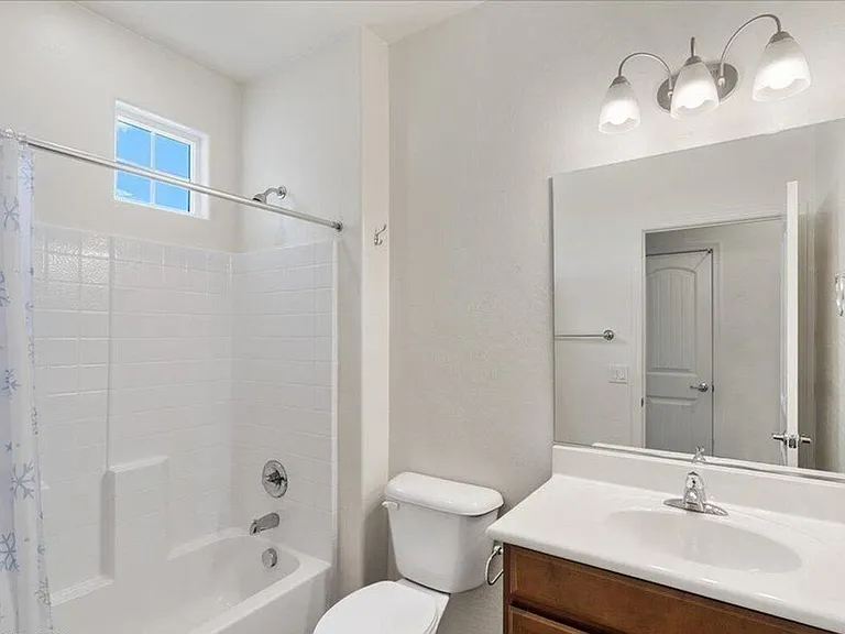 1415 Starling St — Photo 13