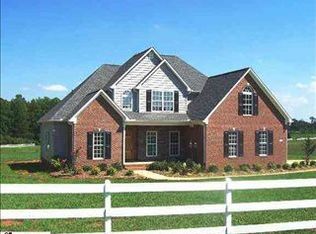 460 Carriage Gate Dr, Wellford, SC 29385