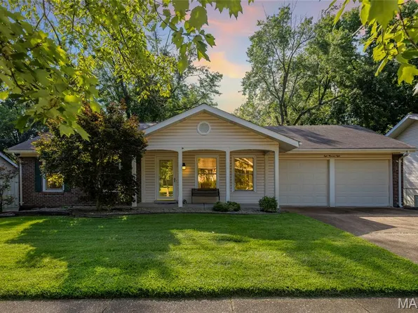 808 Dinard Dr, Ballwin, MO 63021