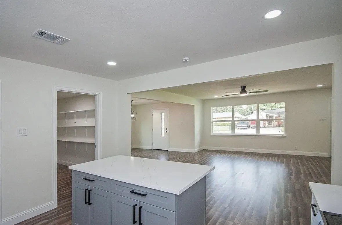 3 bed, 2.0 bath, 2112 sqft, $2,500 — Photo 4