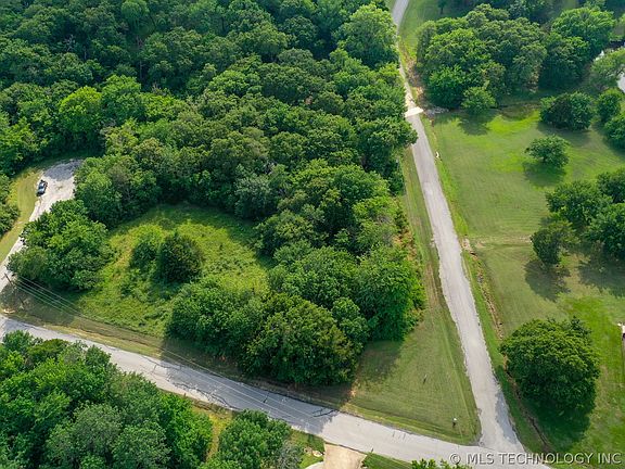 5th image of 1904 White Oak Dr