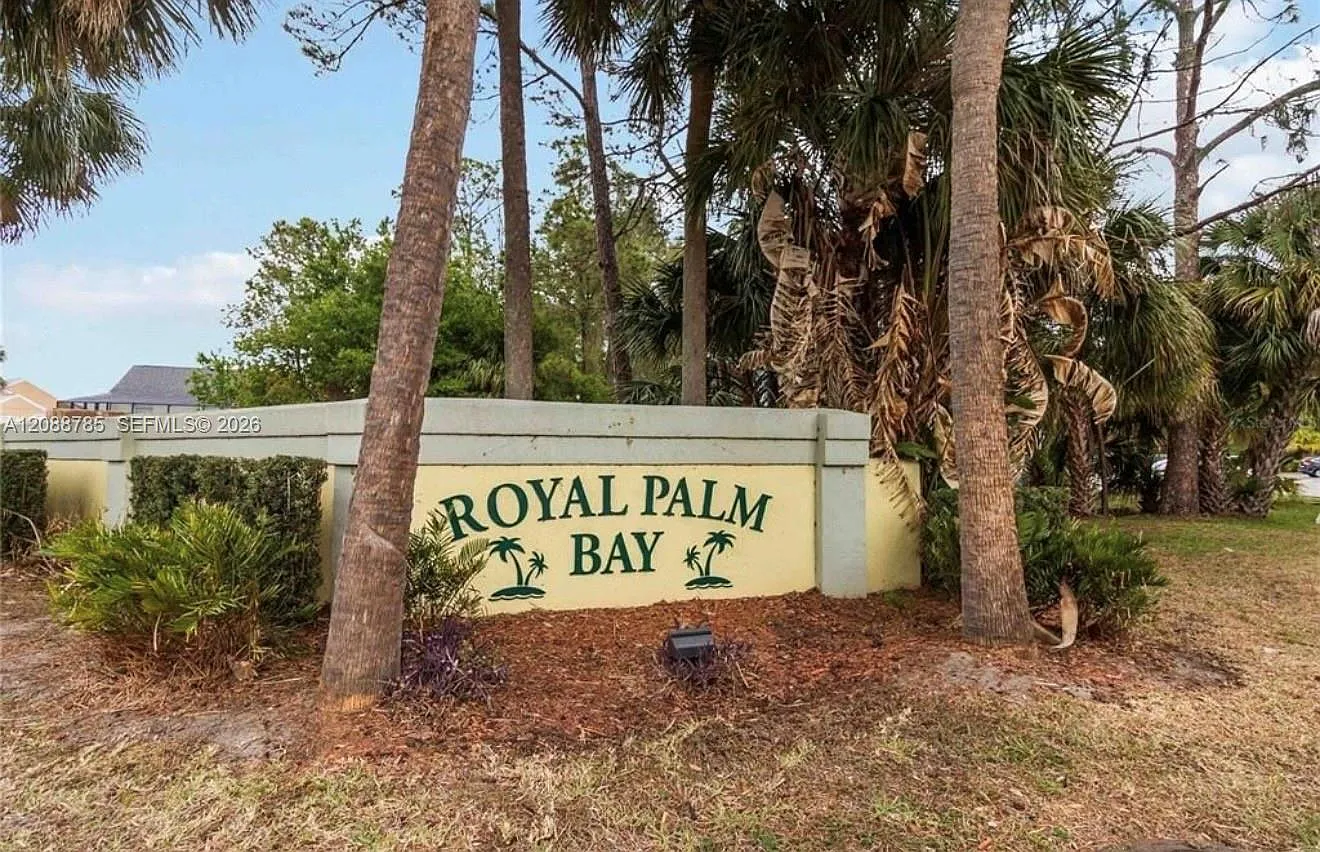 Royal Palm Bay Condo — Photo 2