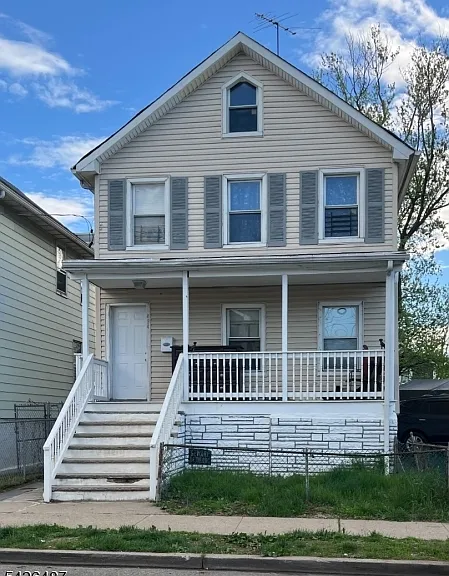 494 Monroe St — Photo 1