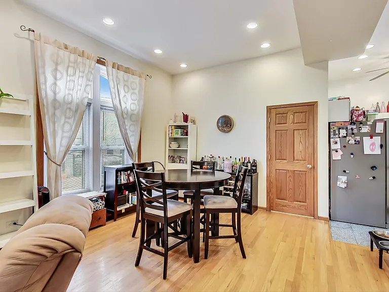 733 N Hoyne Ave #1 — Photo 9