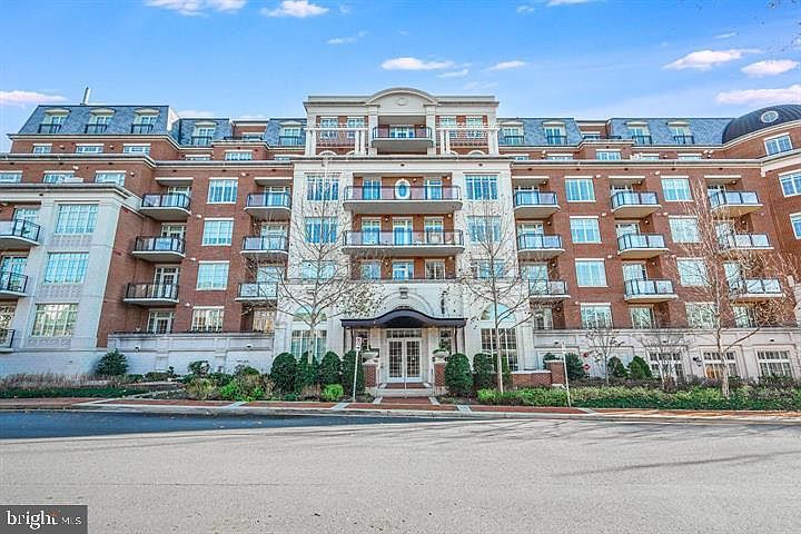 1st image of 6900 Fleetwood Rd #201