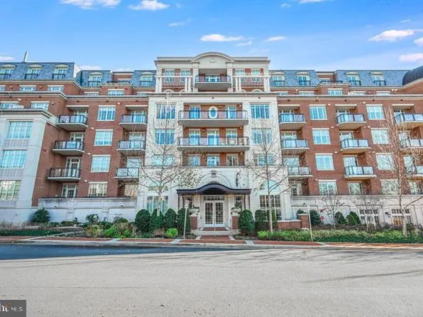 6900 Fleetwood Rd #201, McLean, VA 22101