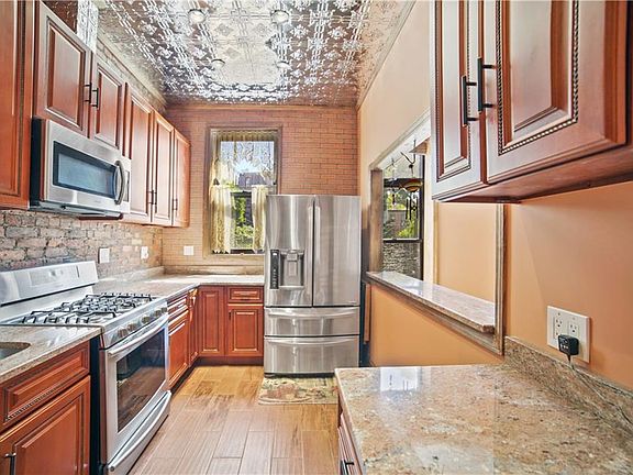 5th image of 686 Carroll St