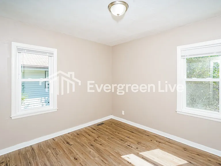 4218 N 67th St — Photo 5