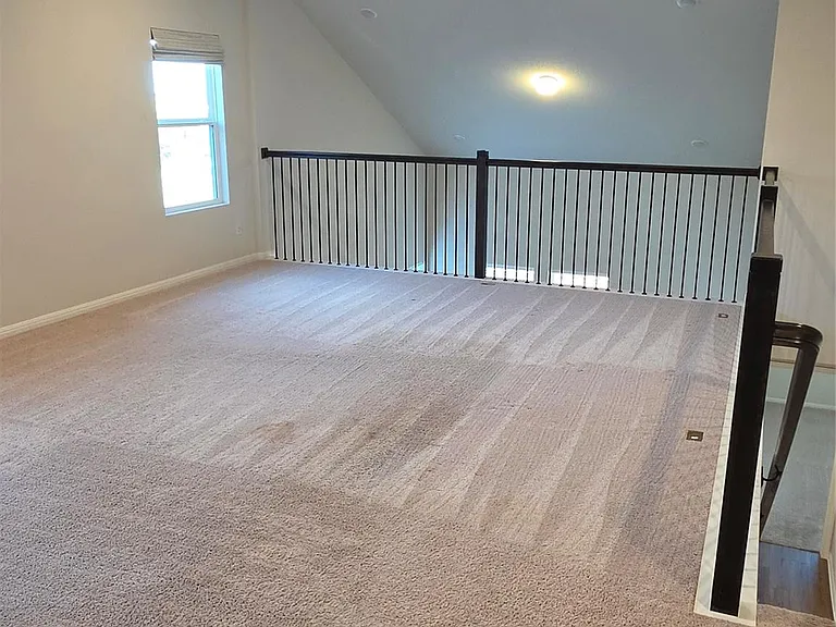 221 Travis Ln — Photo 14