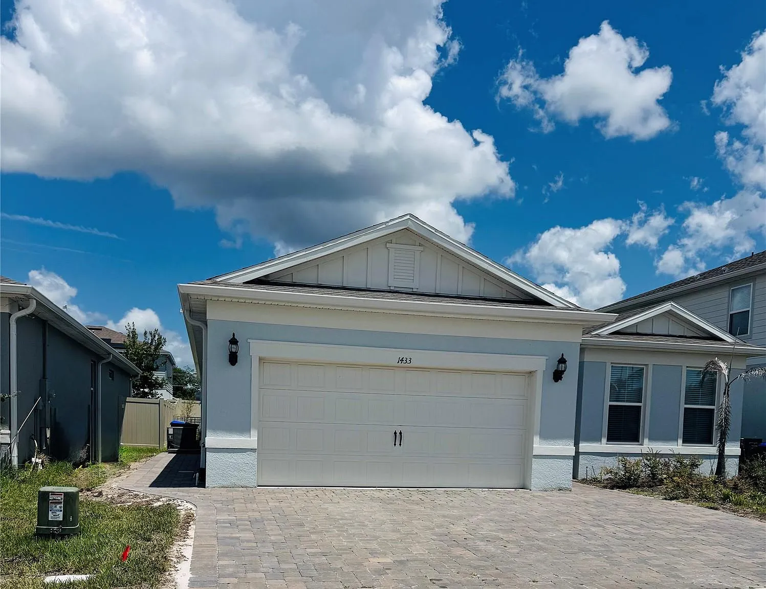 1433 Grand Palm Dr — Photo 1