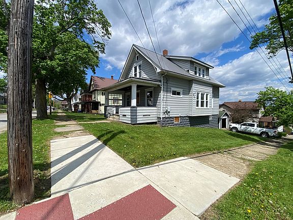 3rd image of 26 E 7th St