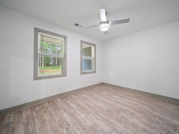 5th image of 5065 Seymour Rd