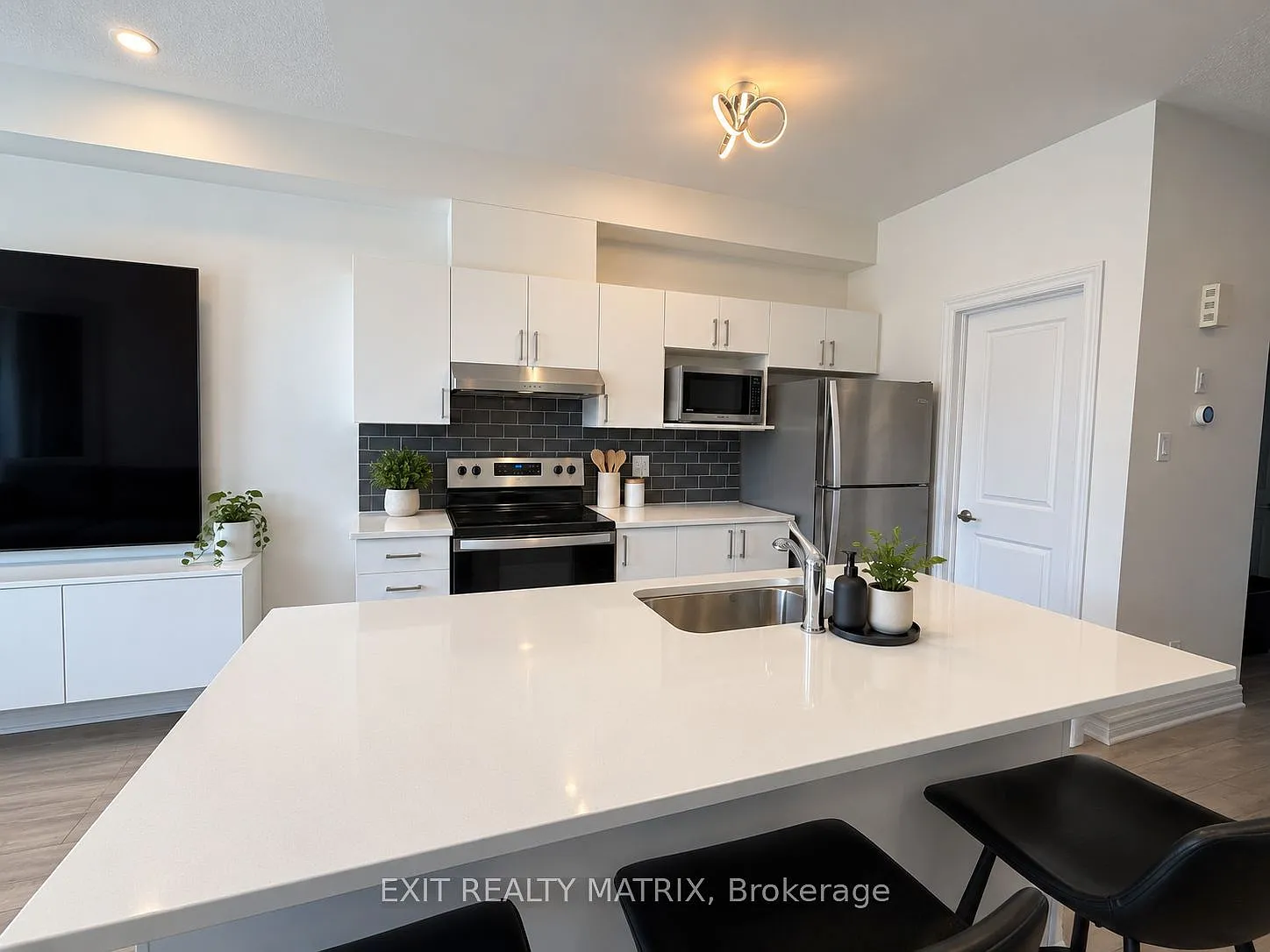3 bed, $2,600 — Photo 4