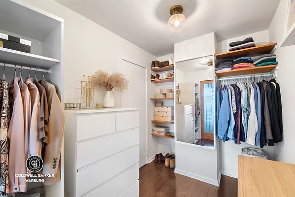 Sold by Coldwell Banker Warburg | media 7