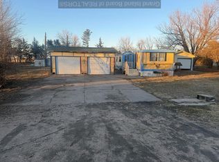 8 Navajo Dr, Grand Island, NE 68803