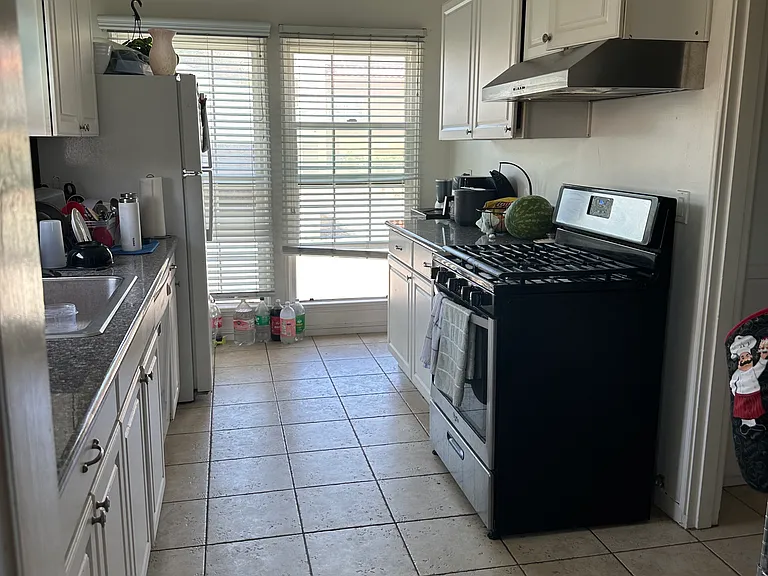 4940 College Ave — Photo 3