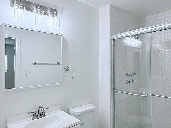 4th image of 2025 S Shenandoah St APT 5
